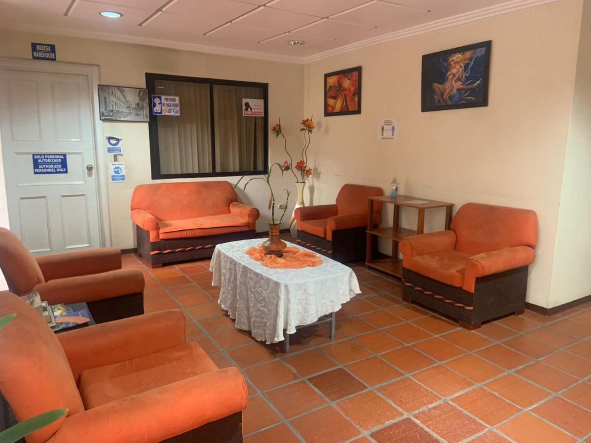 Hotel Mariscal Inn & Suite Куенка Екстер'єр фото