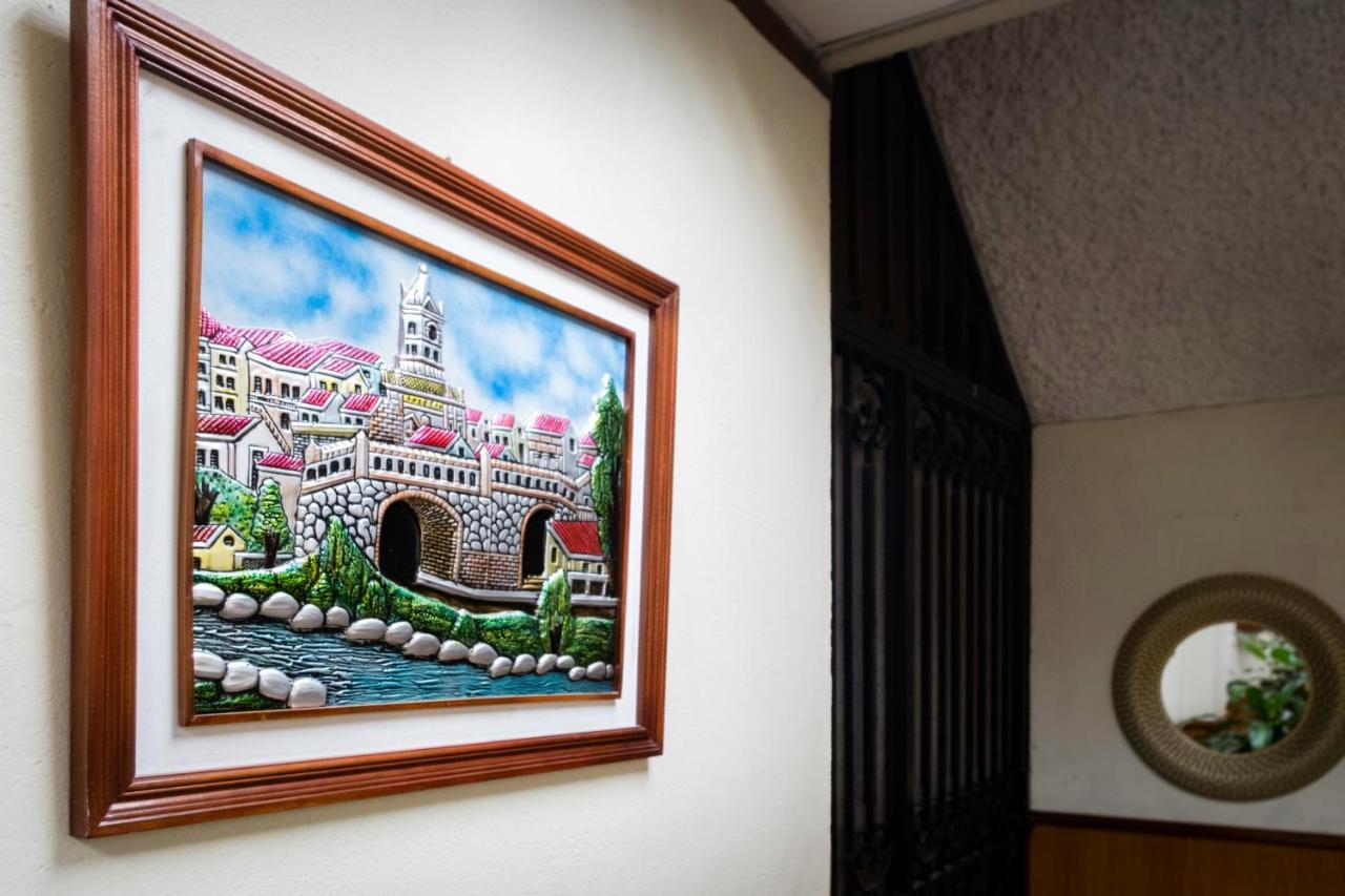Hotel Mariscal Inn & Suite Куенка Екстер'єр фото
