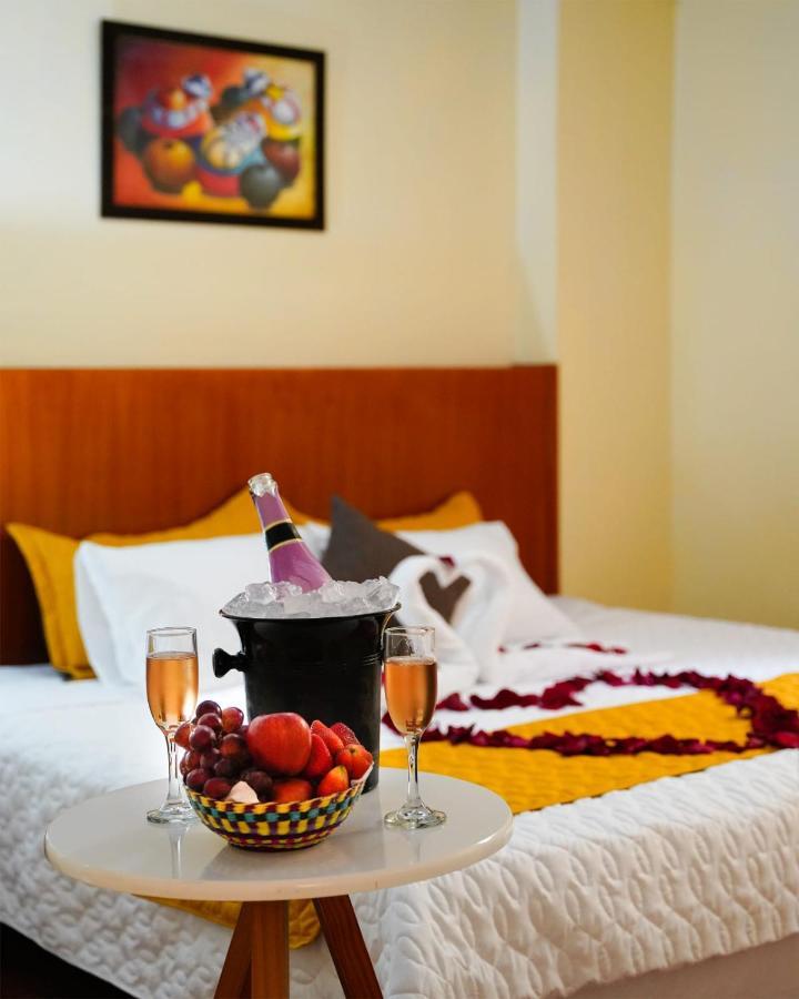 Hotel Mariscal Inn & Suite Куенка Екстер'єр фото