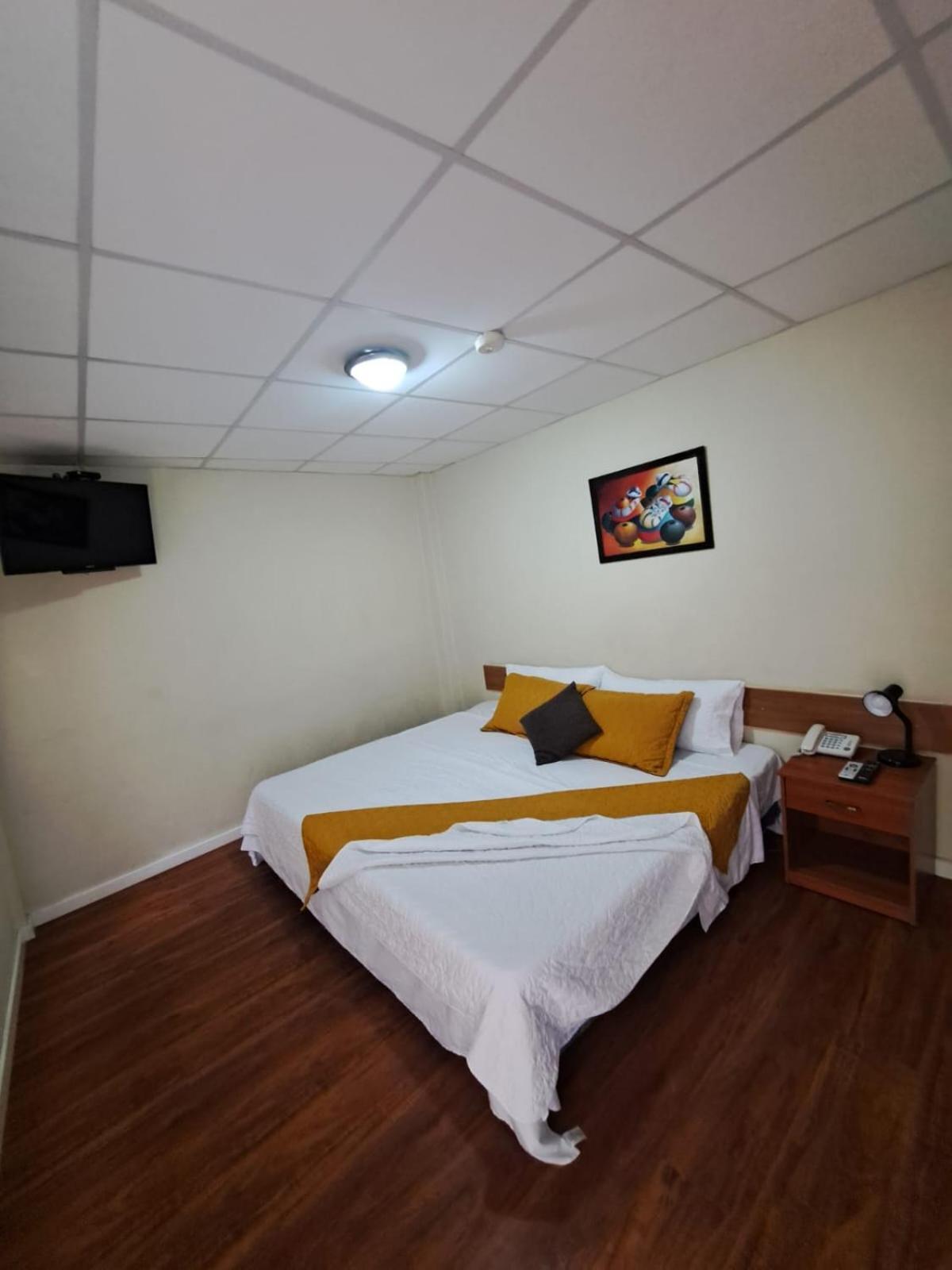 Hotel Mariscal Inn & Suite Куенка Екстер'єр фото