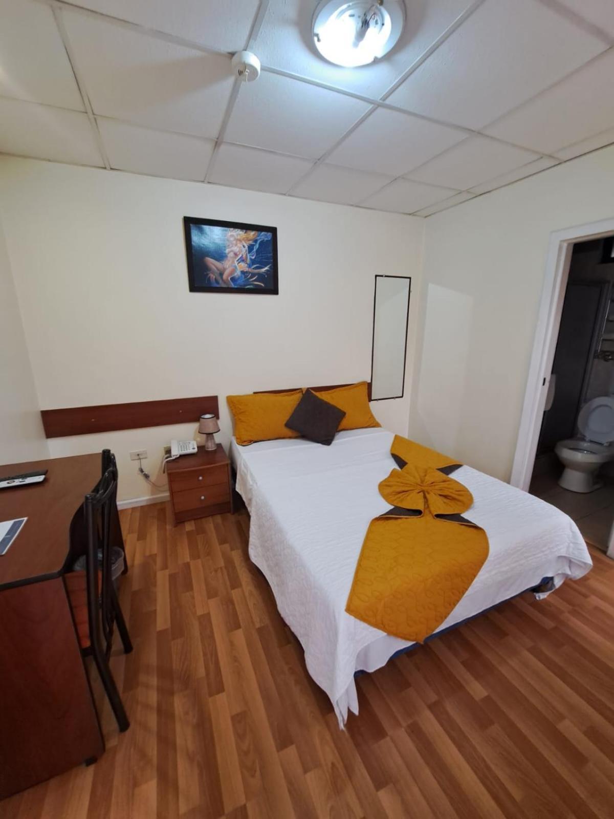 Hotel Mariscal Inn & Suite Куенка Екстер'єр фото
